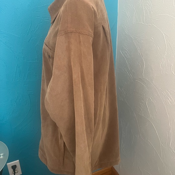 Patagonia corduroy front zip jacket. - Picture 5 of 7